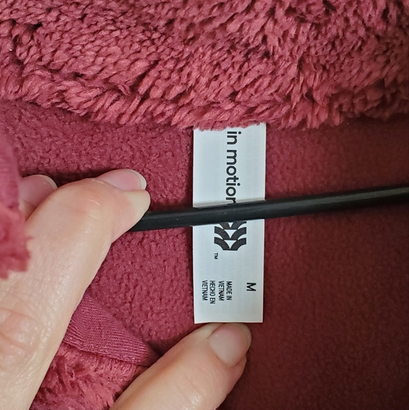 In Motion Women's Crop Fleece Sweatshirt Maroon Medium - Picture 2 of 5